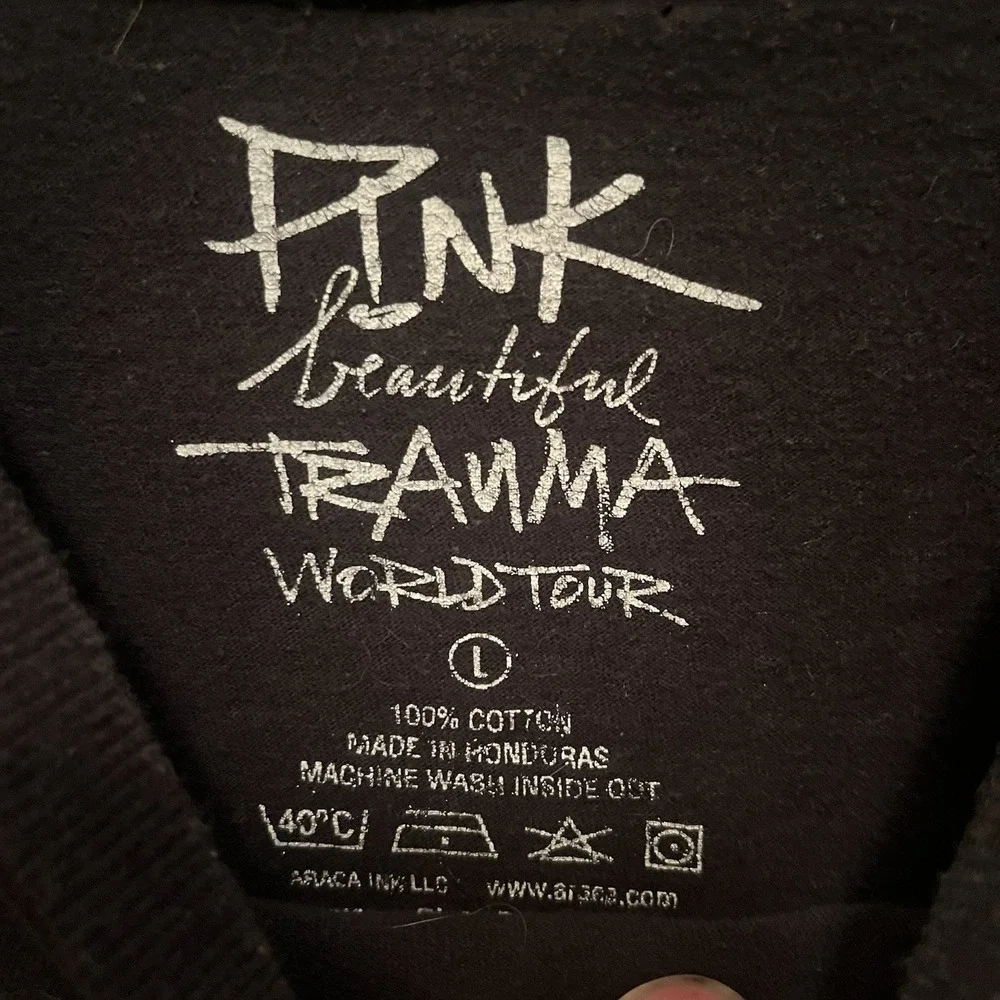 P!nk Pink Beautiful Trauma World Tour 2018 T-Shirt Size Large Black Concert Tee